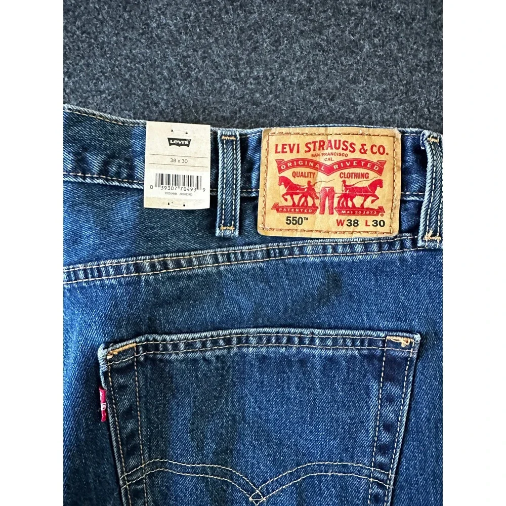 Levis 550 Relaxed Fit Mens Jeans 38x30 Medium Wash Blue Denim 00550-4886 NEW